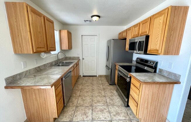 2 beds, 1 bath, $1,250