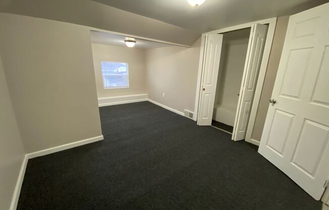 4 beds, 1 bath, $1,695, Unit Apt 2