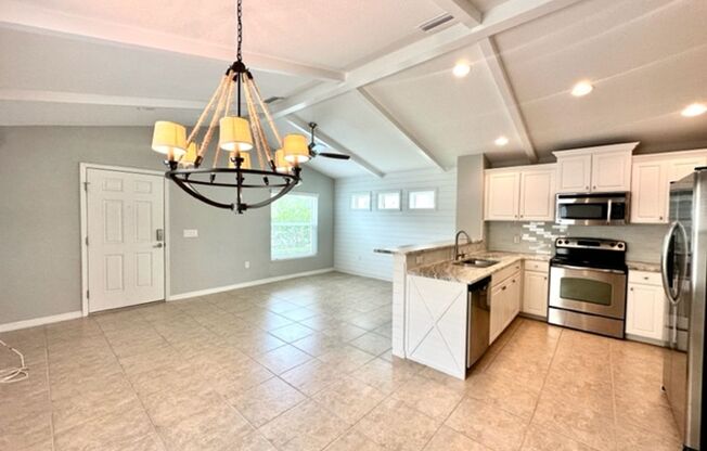 2/2 CUTE COTTAGE - WOODBROOK COMMUNITY - NEAR SHOPPING/SCHOOLS