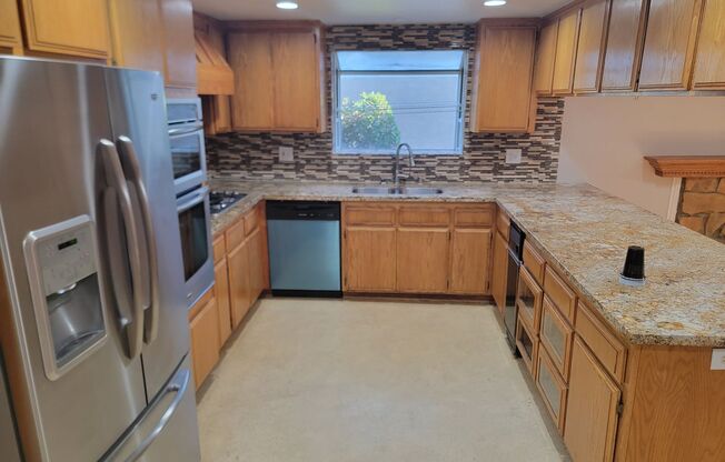 3 beds, 2 baths, $3,300