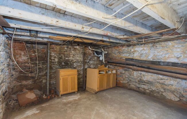 "Charming 3-Bedroom Home with Modern Updates in Historic Old New Castle"