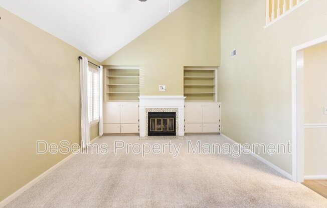 208 COTTAGE PL