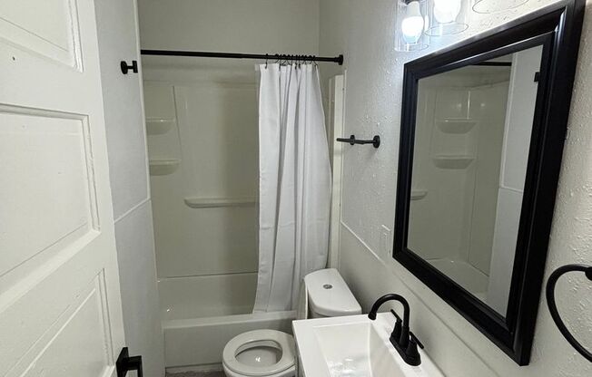 Spacious 6-Bedroom Home with Modern Updates in Franklin Heights