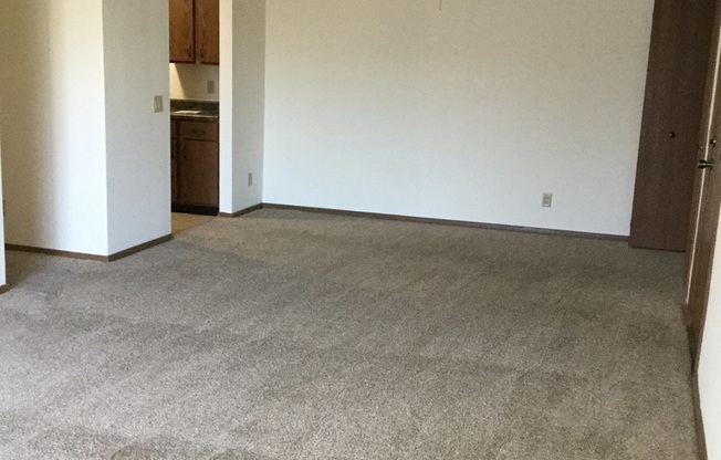2 beds, 1 bath, 965 sqft, $1,625, Unit 7617CE