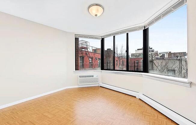 4 W 104 ST