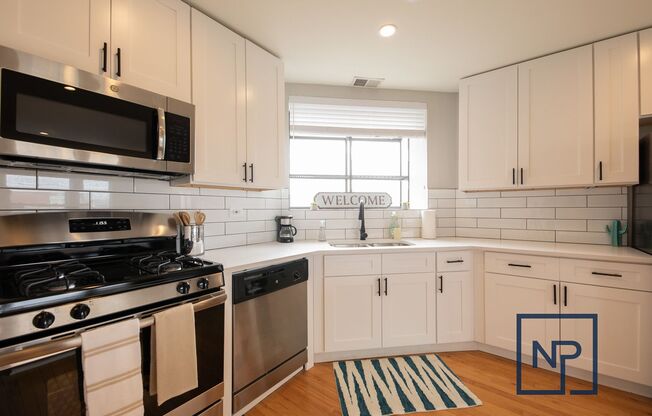 3 beds, 2 baths, 1,200 sqft, $4,495, Unit 911 - 3N