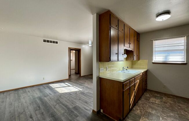 2 beds, 1 bath, $775, Unit # 1