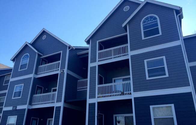 Exterior and landscaping at Centennial Crossing at Lenox Gate in Goodletteville TN August 2020