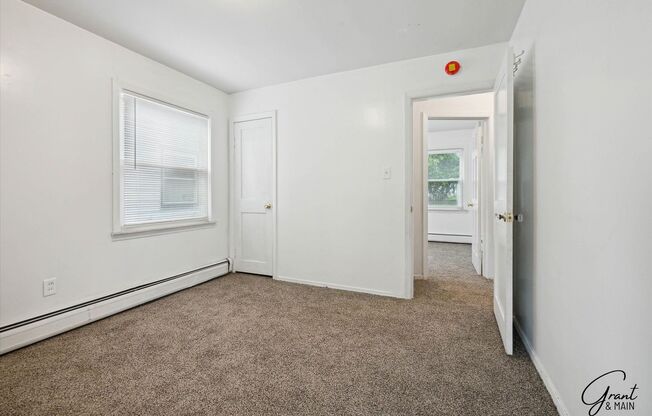 3 beds, 1 bath, $1,300