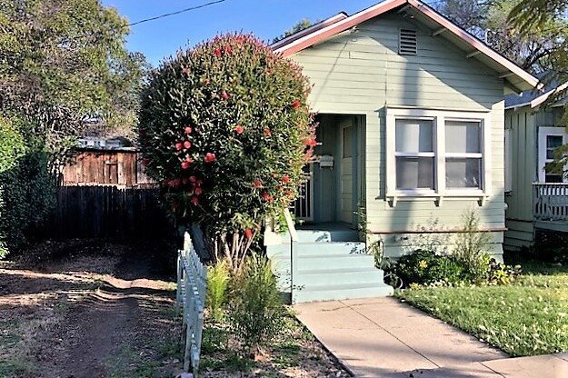 Charming 2 Bedroom with Large Yard Near Downtown SLO