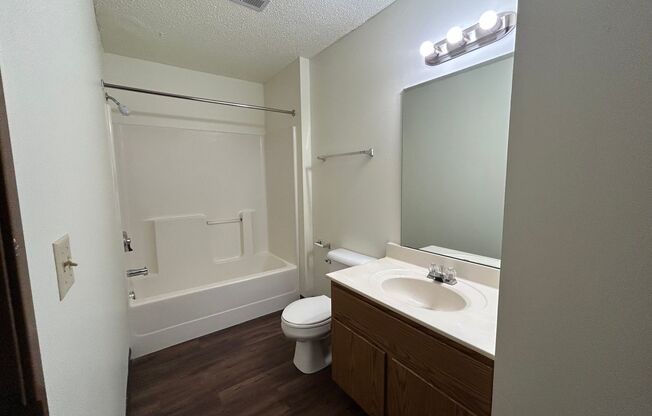 2 beds, 2 baths, 1,124 sqft, $1,520, Unit 606