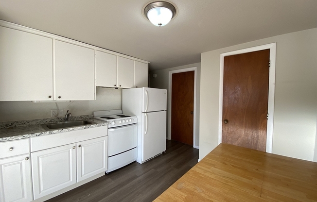 1 bed, 1 bath, 750 sqft, $1,400, Unit 1R