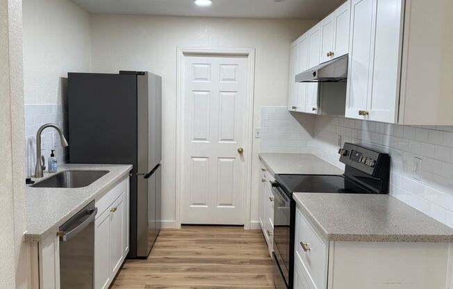 BEAUTIFUL 3 Bedroom 2 Full bath home located in Bentonville!!!!