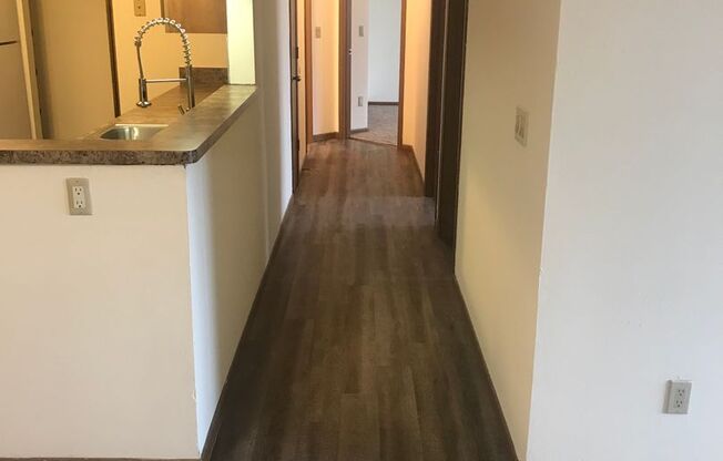 3 beds, 1 bath, 1,040 sqft, $1,695, Unit 3164-303