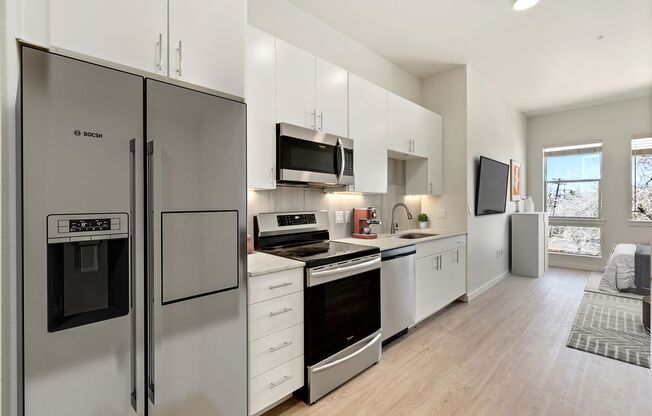 Studio, 1 bath, 422 sqft, $1,350, Unit 122