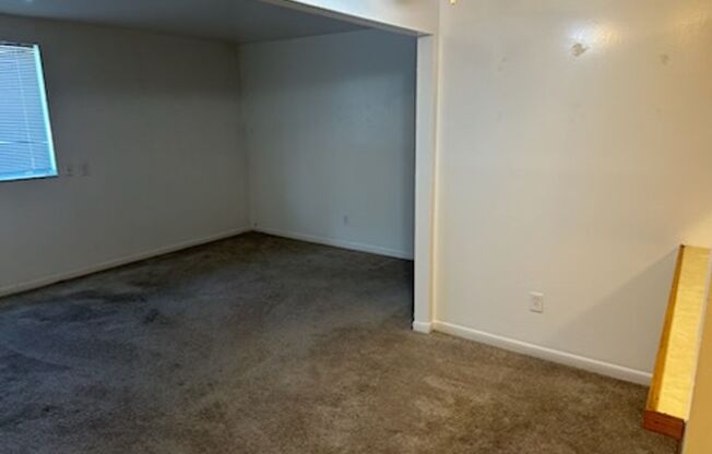 2 beds, 1 bath, 800 sqft, $1,175