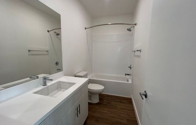 2 beds, 2 baths, 902 sqft, $3,070, Unit 2112-104