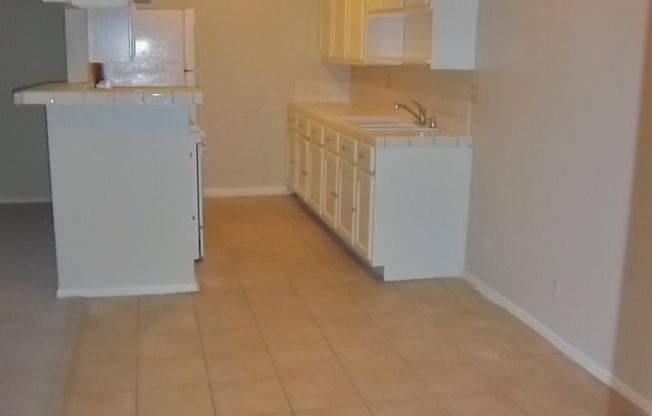 DOWNSTAIRS CONDO W/PATIO- WHEELCHAIR ACCESSIBLE UNIT+ Laminate FLRS+LAUNDRY IN BLDG