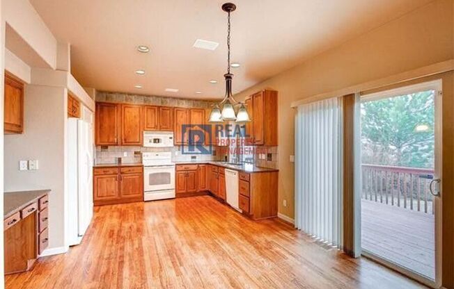 8044 LODI LN
