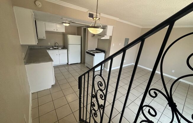 1 bed, 1 bath, 725 sqft, $1,300, Unit 1012