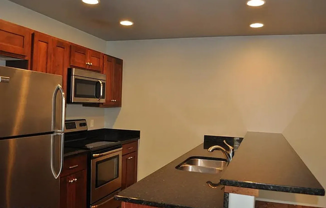 FIRST MONTH'S RENT FREE!!! NEW LOWER MONTHLY RENT!!!