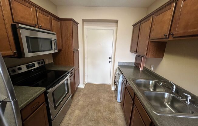 2 beds, 1 bath, 800 sqft, $1,395, Unit 601 - Unit 205 B800