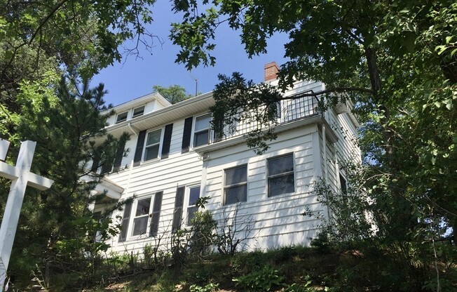 1094 Centre St