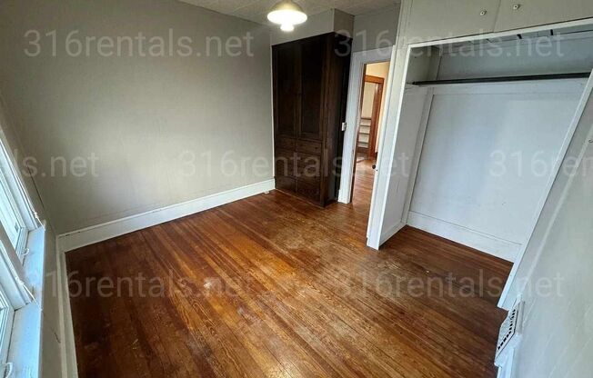 $1,095 - 2 bedroom / 1 bathroom - Single Family Home in College Hill
