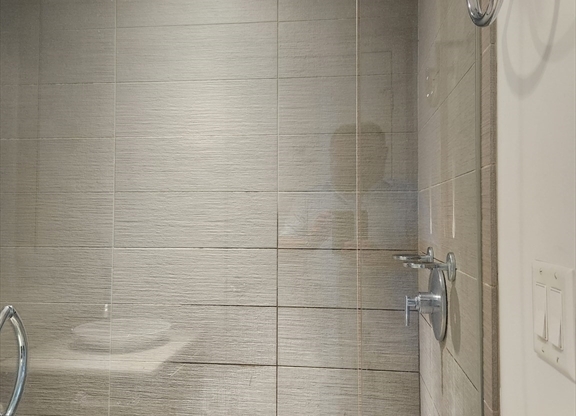 Studio, 1 bath, 427 sqft, $3,200, Unit 19-D