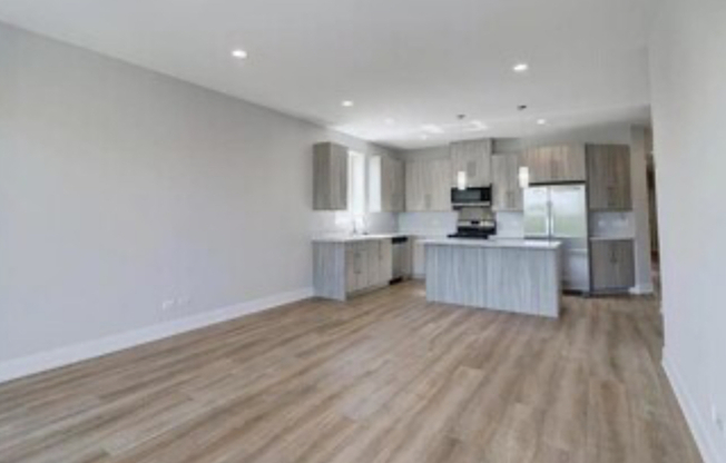 6322 W Irving Park Rd 4