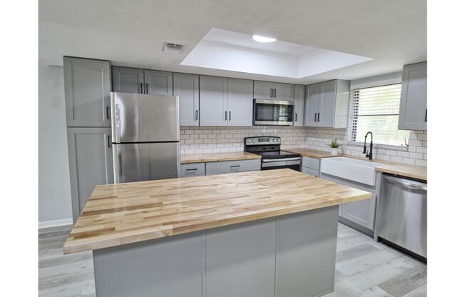 Gorgeous New Remodel! Pine Haven Condo in Bonita Springs!