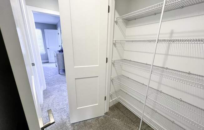 Townhomes in southfield MI with huge closet space