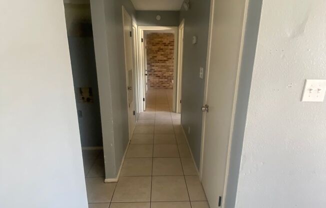 2 beds, 1 bath, 800 sqft, $750, Unit 8