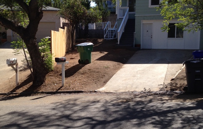 Beautiful 2bd/1ba Upstairs Duplex with a Huge Yard! All Utilities Included! Even Cable! Sorry NO PETS!!
