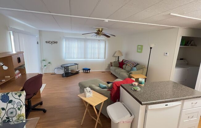 Beautiful 2 bedroom 2 bath mobile home for rent in 55+ community in south Tampa