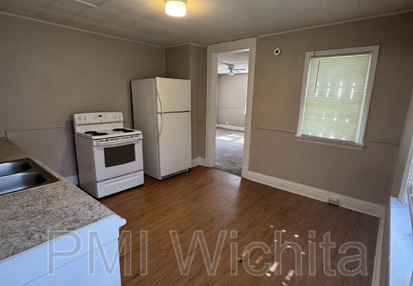 1001 S TOPEKA