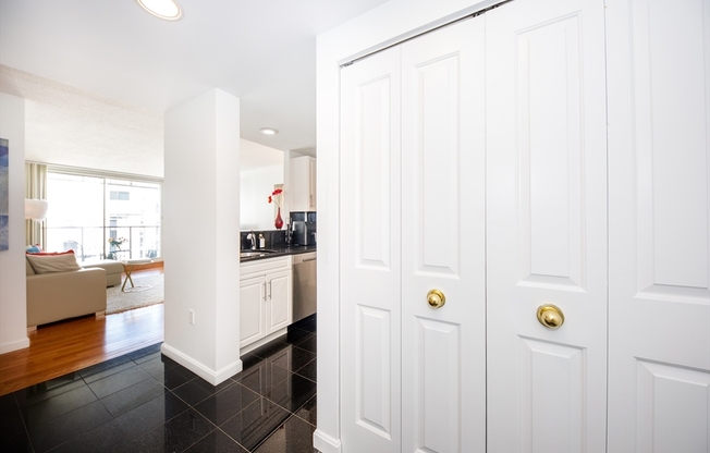1 bed, 1 bath, 663 sqft, $3,400, Unit 1027