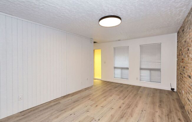 1 bed, 1 bath, 720 sqft, $1,095, Unit UNIT 12