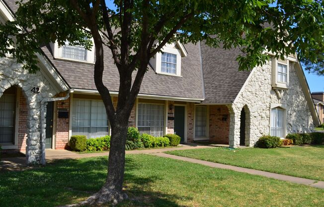 3 beds, 2 baths, 1,200 sqft, $1,139, Unit 19-002