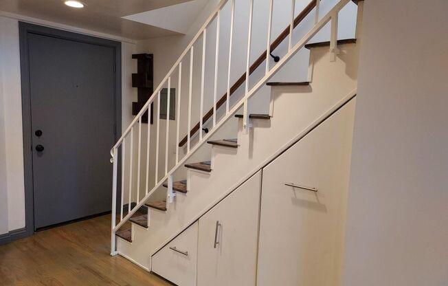 2 Bed/2.5 Bath Townhome - West Mission Valley near USD W/D in unit w/Tandem Garage