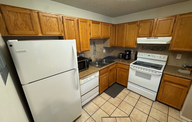 Centrally Located 2 Bed 2 Bath Condo in Colorado Springs!!