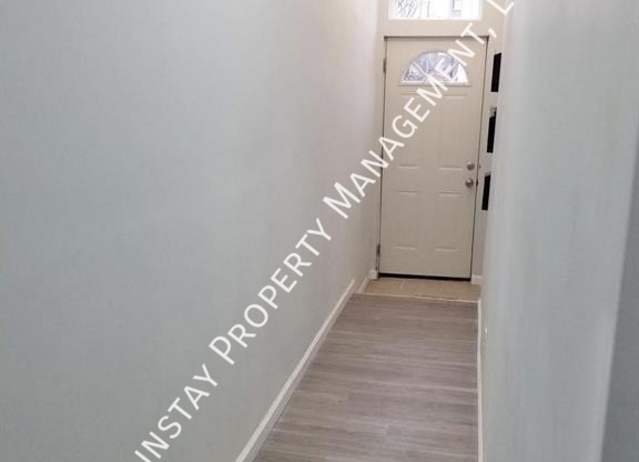 102 E 22 ST