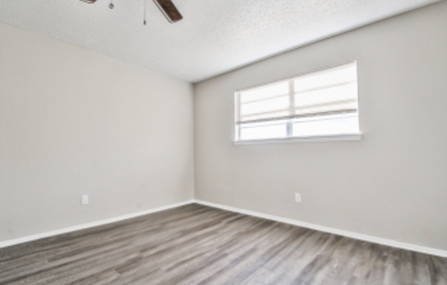 2 beds, 1 bath, 990 sqft, $995