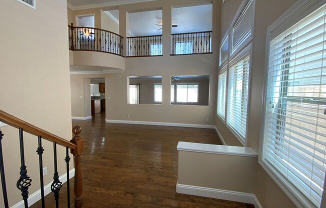 SUPER UPGRADED 3BD/2.5BA HOME W/ POOL/SPA!!