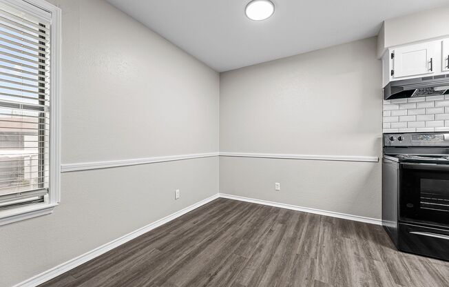 2 beds, 1 bath, $1,375, Unit 115