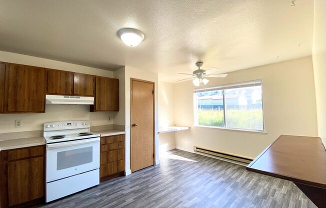 2 beds, 1 bath, 932 sqft, $1,447