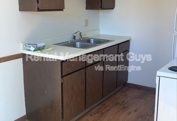 2112 44 AVE N