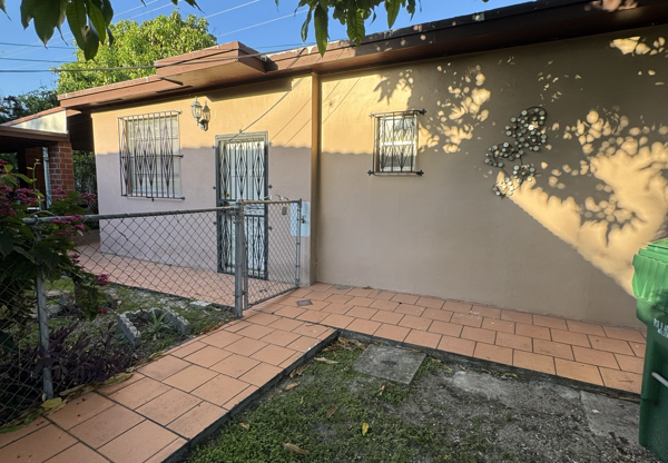 1715 SW 67 CT C