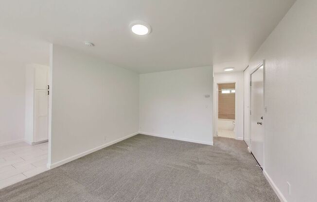 698 N SANTA CRUZ AVE