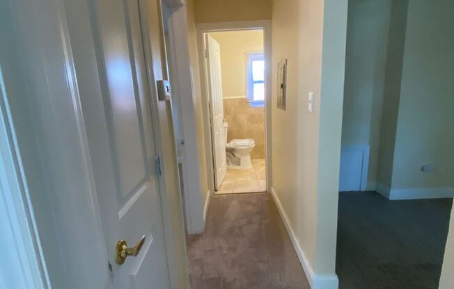 2 beds, 1 bath, $1,075, Unit 2505A